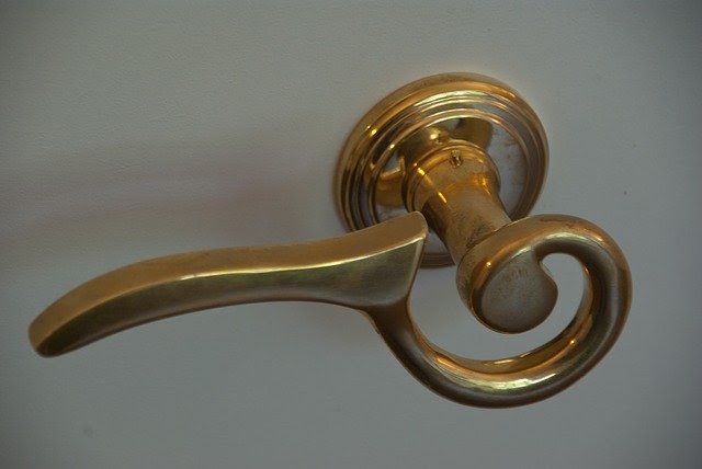 Brass lever-type door handle