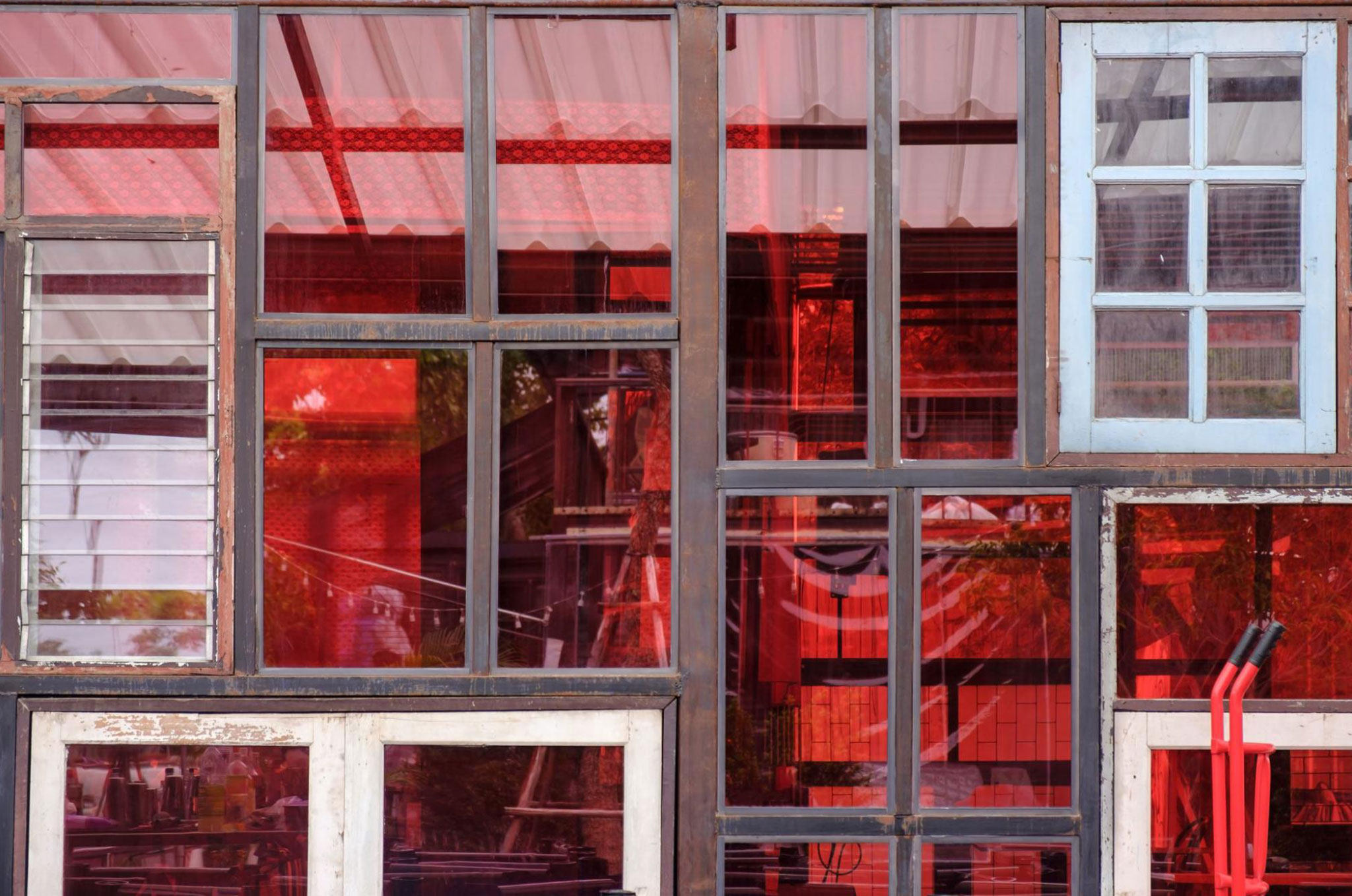 Reuse Old Windows & Doors As Decor - Burano Doors